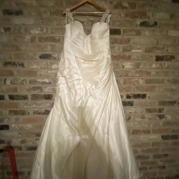 Wedding Gown - Picture 1 of 8